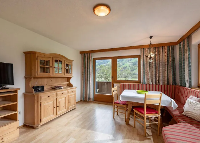 Schmeisshof Taxacher Johann Und Renate *