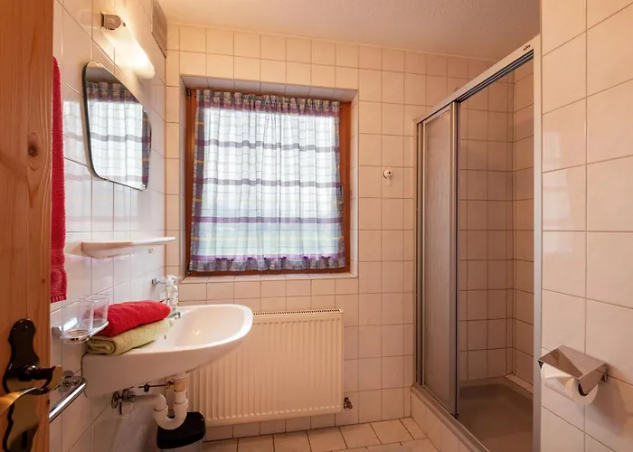 Schmeisshof Taxacher Johann Und Renate * Fügen